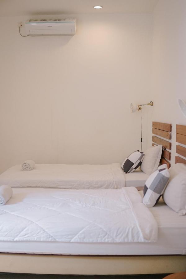 Augustina Home Malang Exterior foto