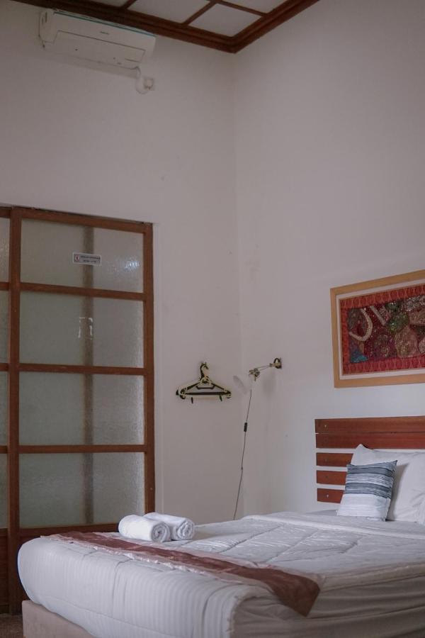 Augustina Home Malang Exterior foto