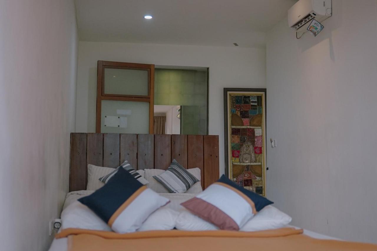 Augustina Home Malang Exterior foto