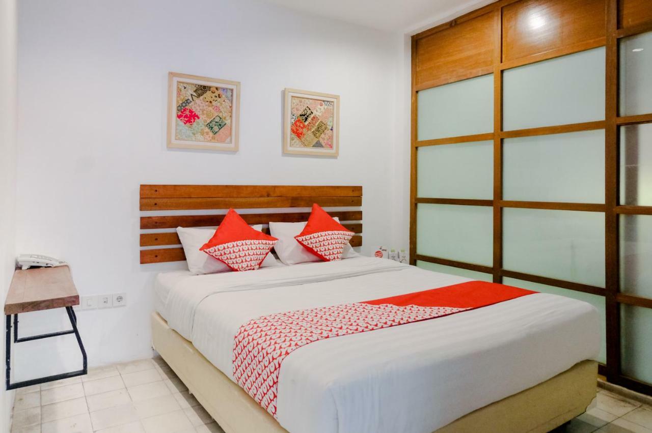 Augustina Home Malang Exterior foto